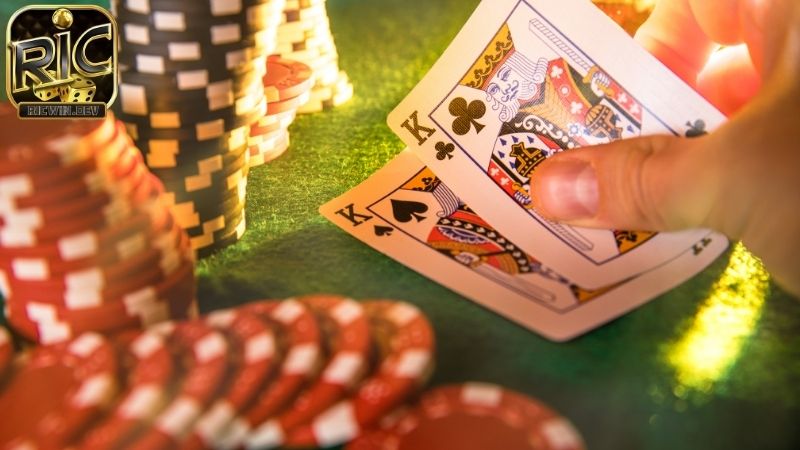Chơi bài Poker trực tuyến - Hướng dẫn chi tiết cho người mới Chơi bài Poker trực tuyến
